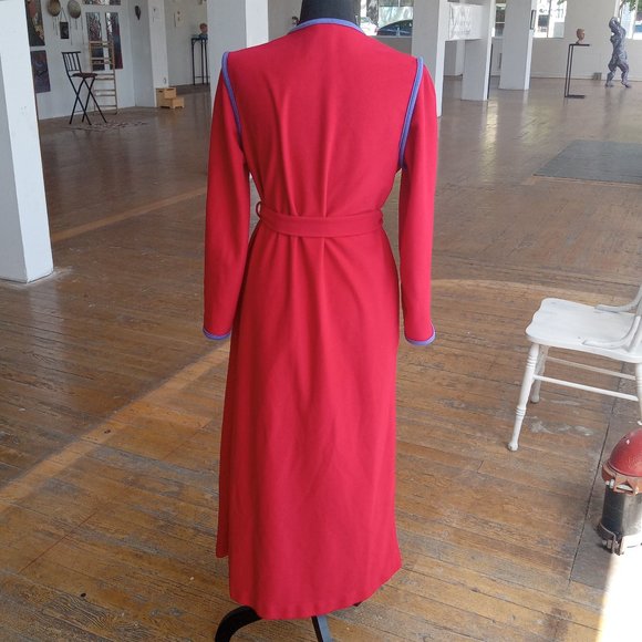 Red and blue embroidered patch work robe - Picture 5 of 8